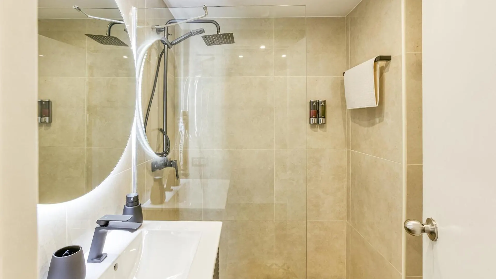 شقة Atic Sun Miami إمبوريابرافا